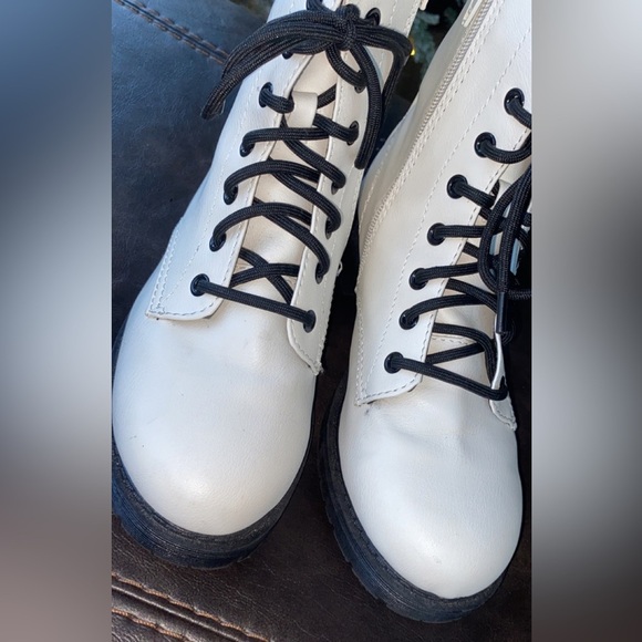 Time & Tru Women’s White & Black Combat Boots Size 8 - Picture 7 of 7